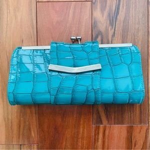 Blue clutch